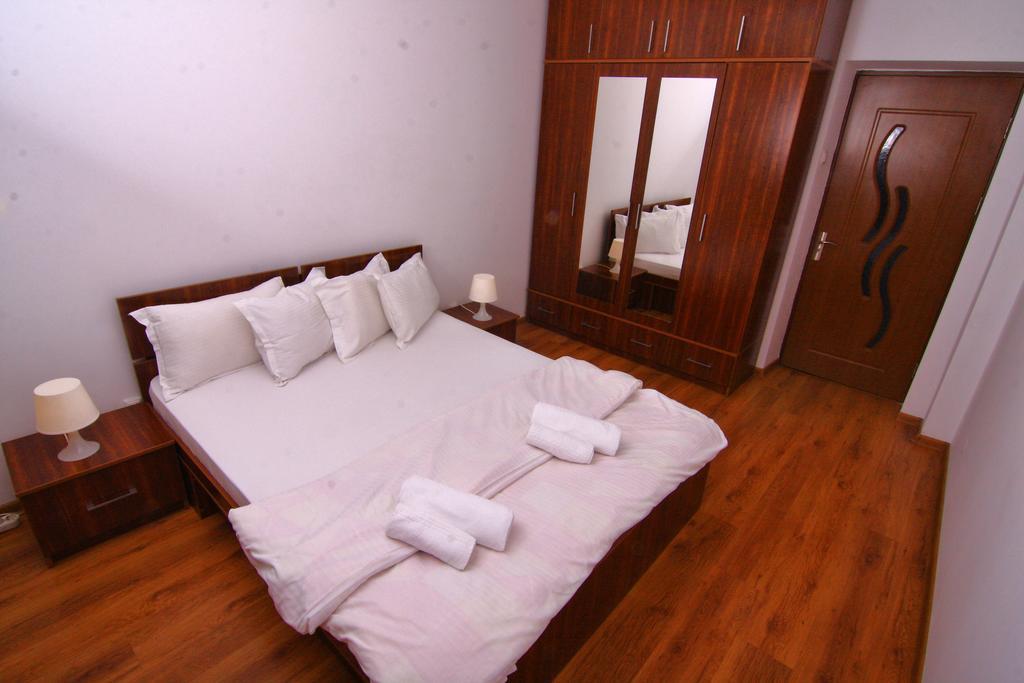Nirvana Accommodation Bucarest Extérieur photo