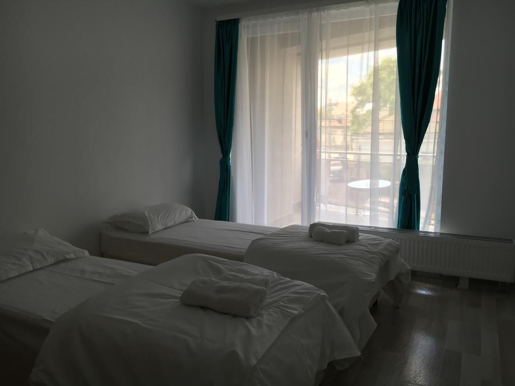 Nirvana Accommodation Bucarest Extérieur photo
