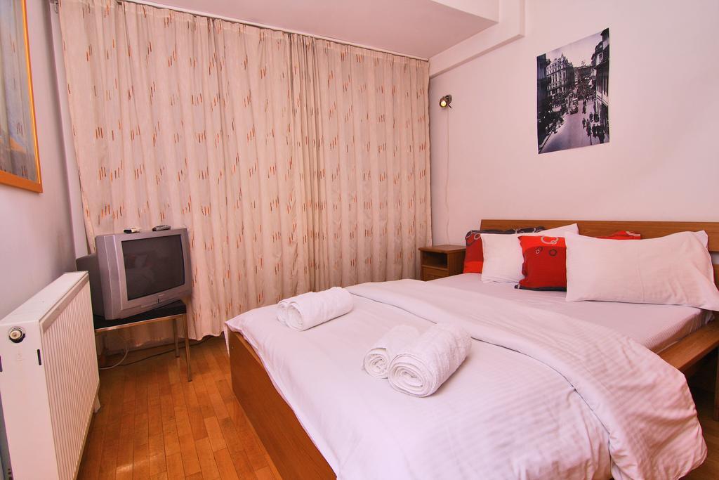 Nirvana Accommodation Bucarest Extérieur photo