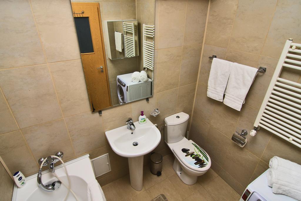 Nirvana Accommodation Bucarest Extérieur photo