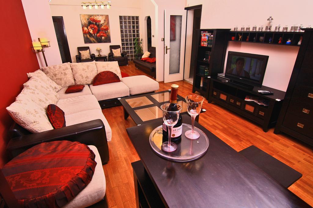 Nirvana Accommodation Bucarest Extérieur photo