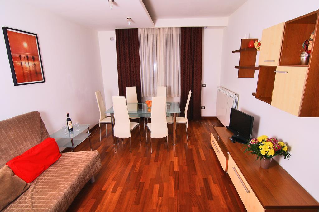 Nirvana Accommodation Bucarest Extérieur photo