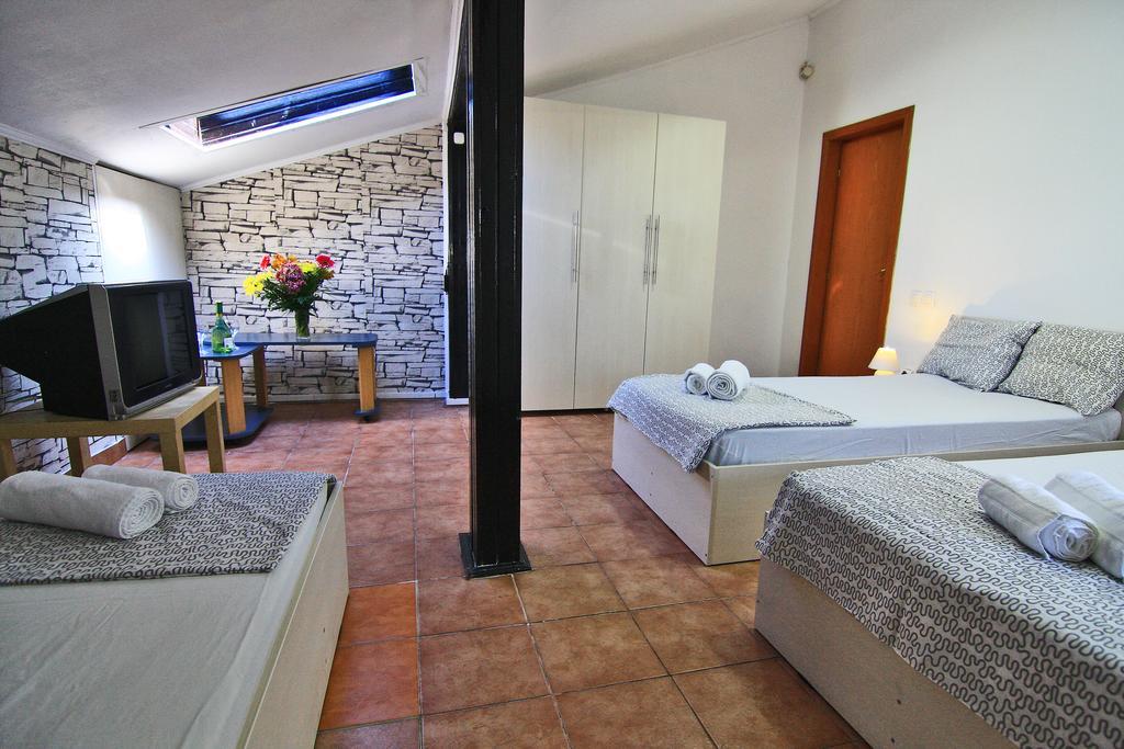 Nirvana Accommodation Bucarest Extérieur photo