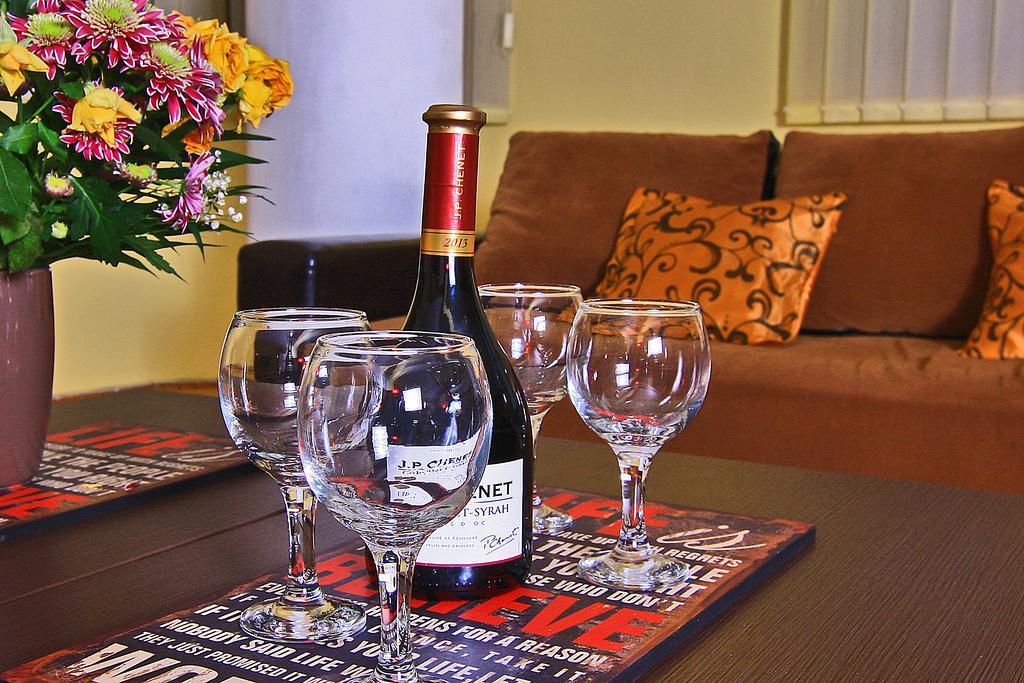 Nirvana Accommodation Bucarest Extérieur photo