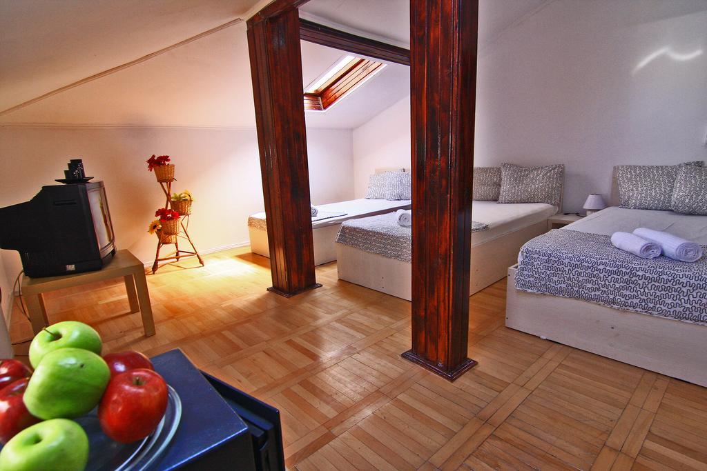 Nirvana Accommodation Bucarest Chambre photo