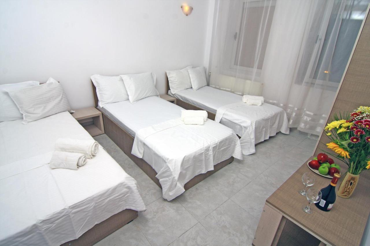 Nirvana Accommodation Bucarest Extérieur photo