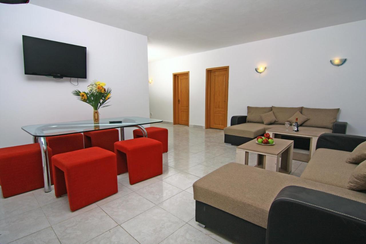 Nirvana Accommodation Bucarest Extérieur photo