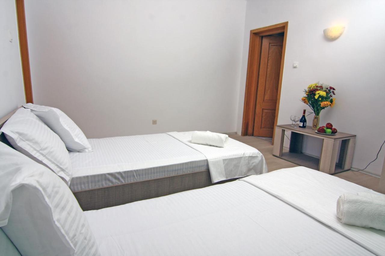 Nirvana Accommodation Bucarest Extérieur photo