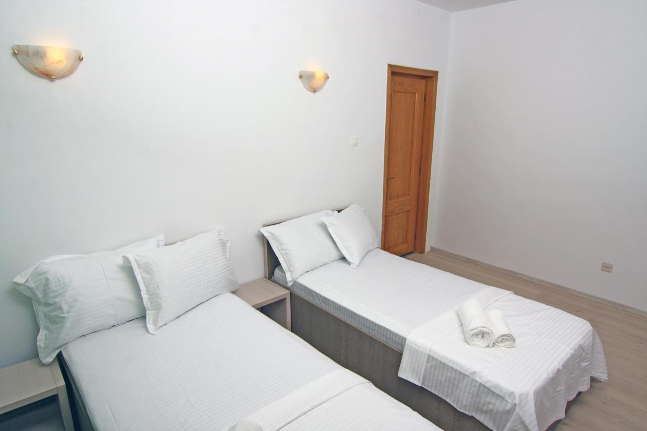Nirvana Accommodation Bucarest Extérieur photo