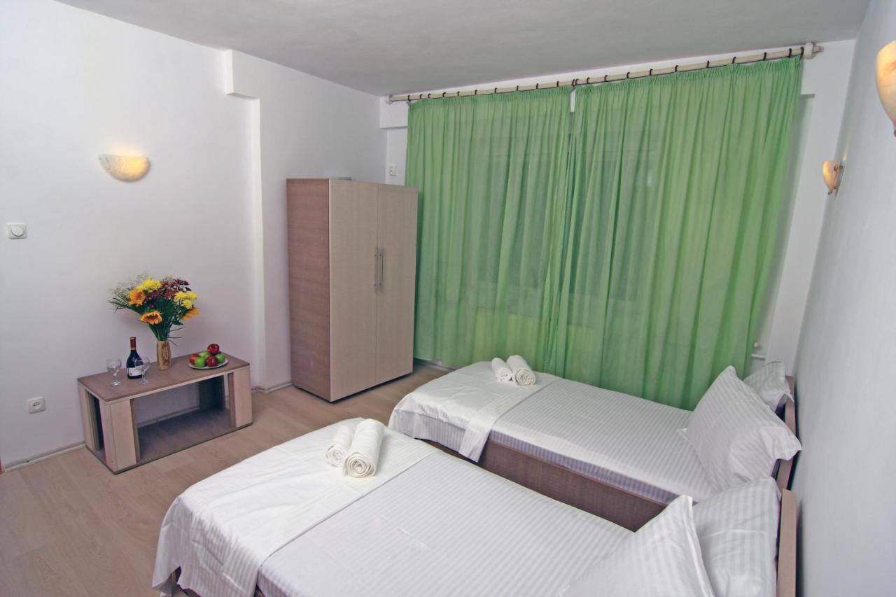Nirvana Accommodation Bucarest Extérieur photo