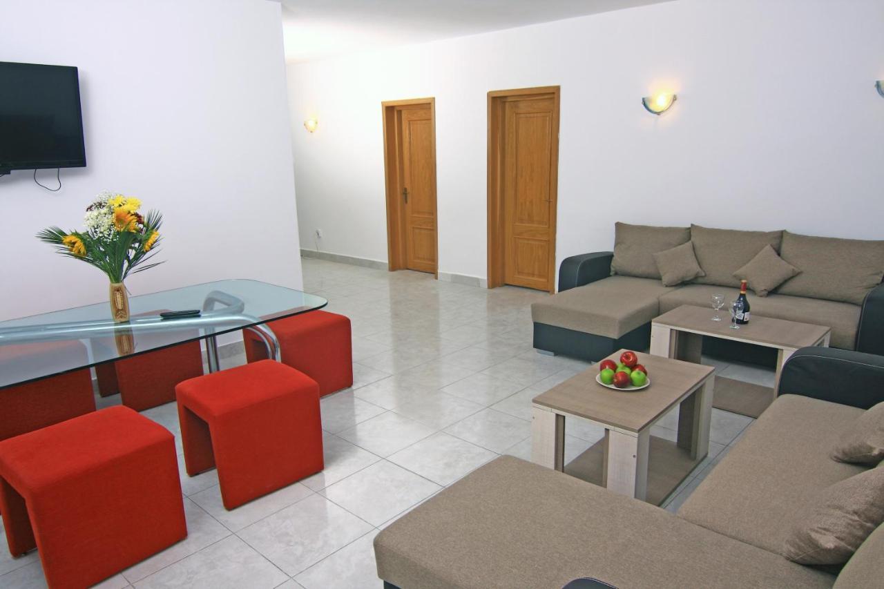 Nirvana Accommodation Bucarest Extérieur photo
